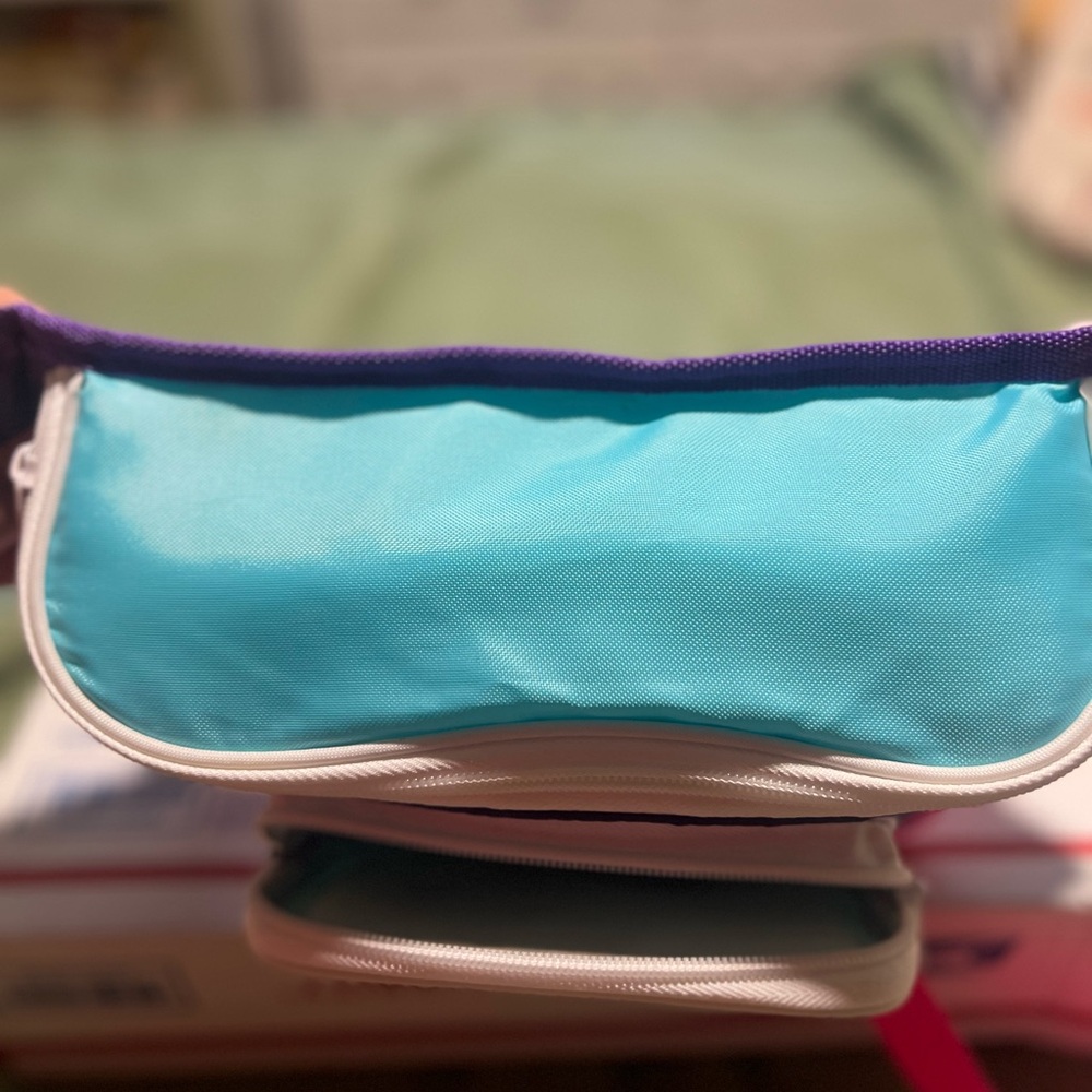 Igloo Throw Back Collection Stay Cool Retro 90s Cooler Fanny Pack Adjustable - Picture 5 of 10